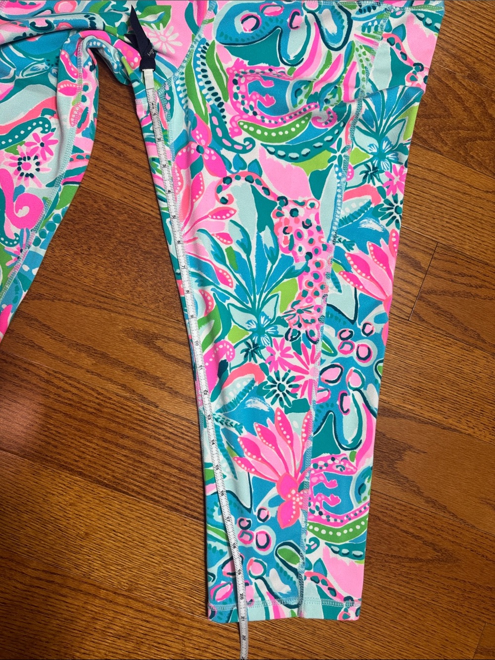 XL Lilly Pulitzer Luxletic weekender crop Leggings in Golden Hour - Picture 5 of 7